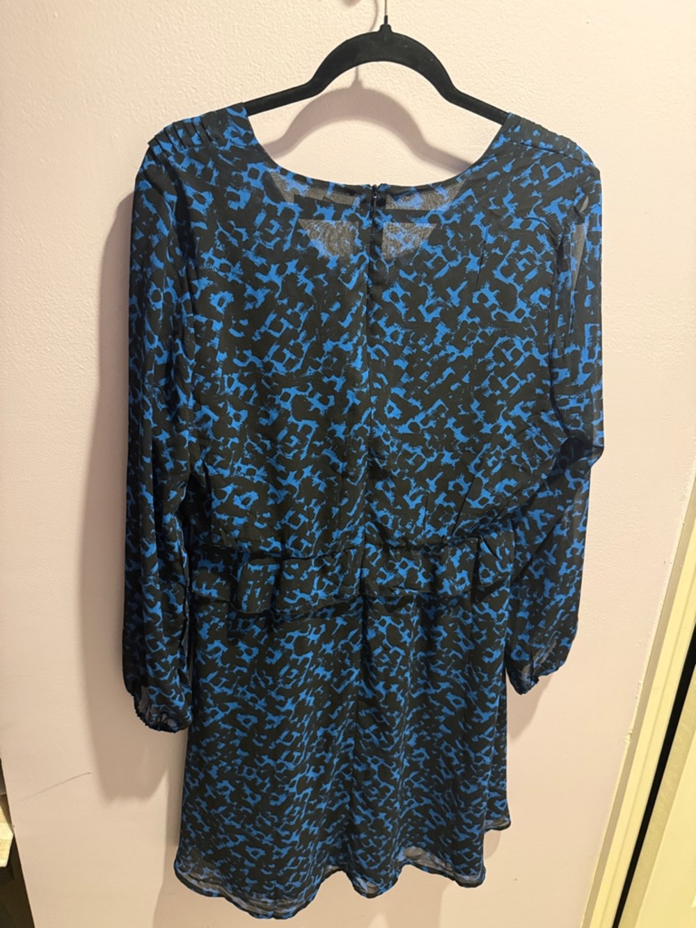 Absolutely Famous Black and Blue Printed Long-Sleeve Dress - Picture 4 of 4